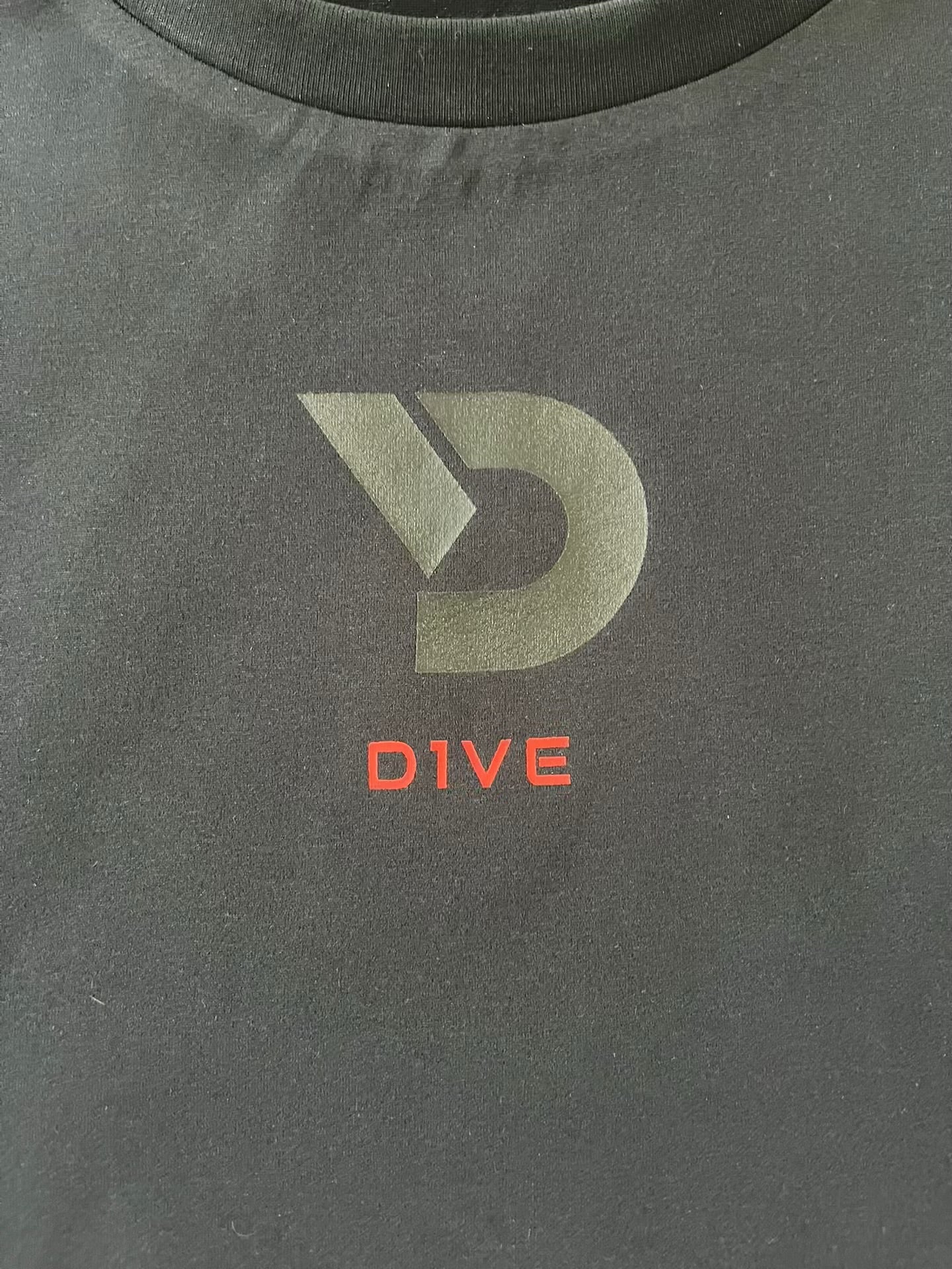 D1VE Men’s Sleeveless Shirt